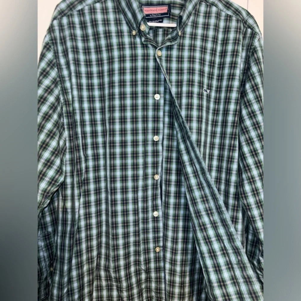 Vineyard Vines button down collegiate shirt - Picture 2 of 9